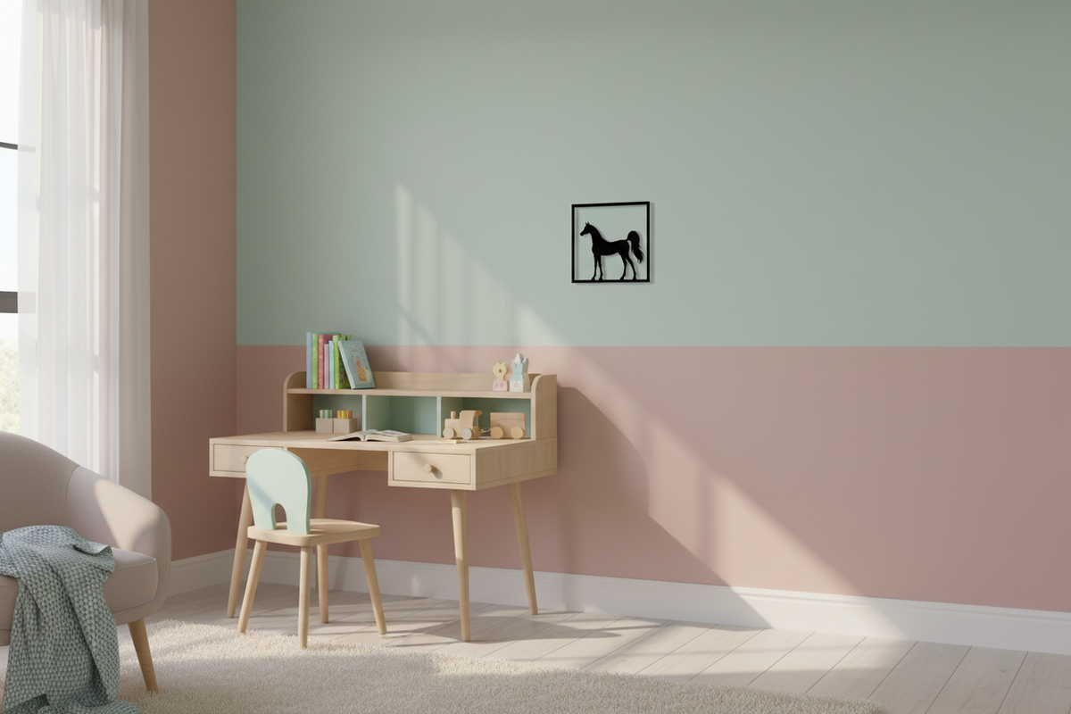 Quadretto del cavallo arabo appeso al muro di una cameretta, in scala realistica