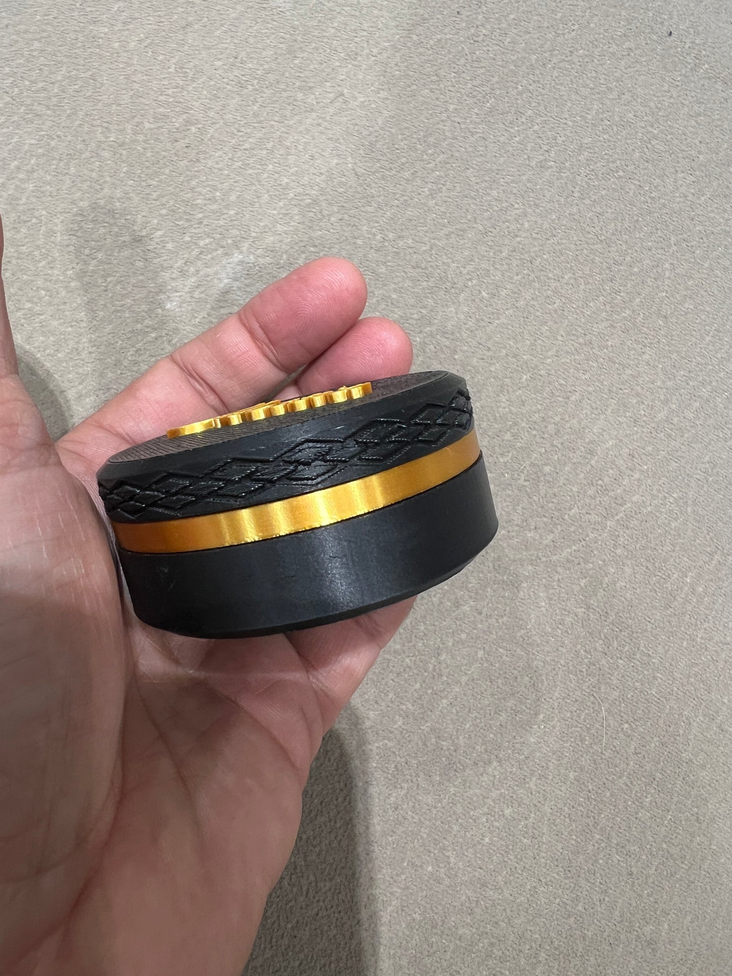 Portapillole Rotondo Personalizzato Nero e Oro