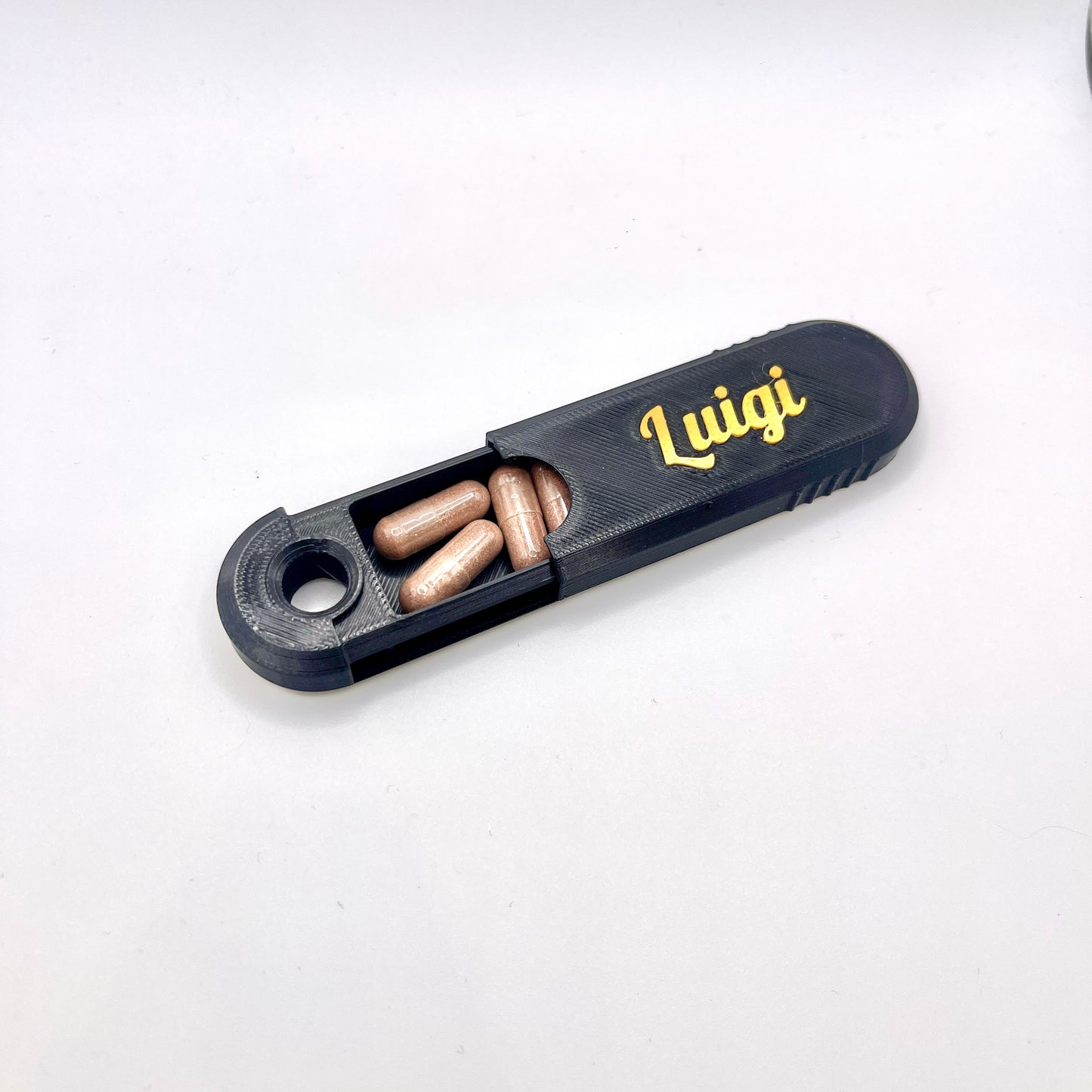 Portacapsule/Porta pillole  portachiavi personalizzato in materiale naturale