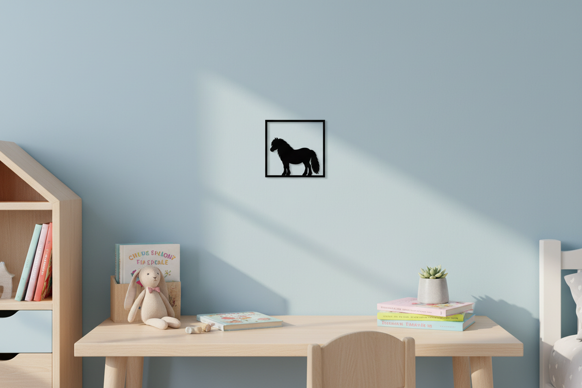 Quadretto del Pony Shetland appeso al muro di una cameretta, in scala realistica